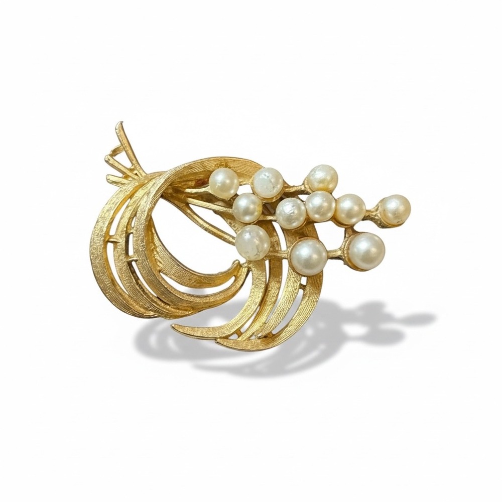 Vintage Style Faux Pearl Cluster Swirl Brooch Gold Tone Textured Pin 2 Inch